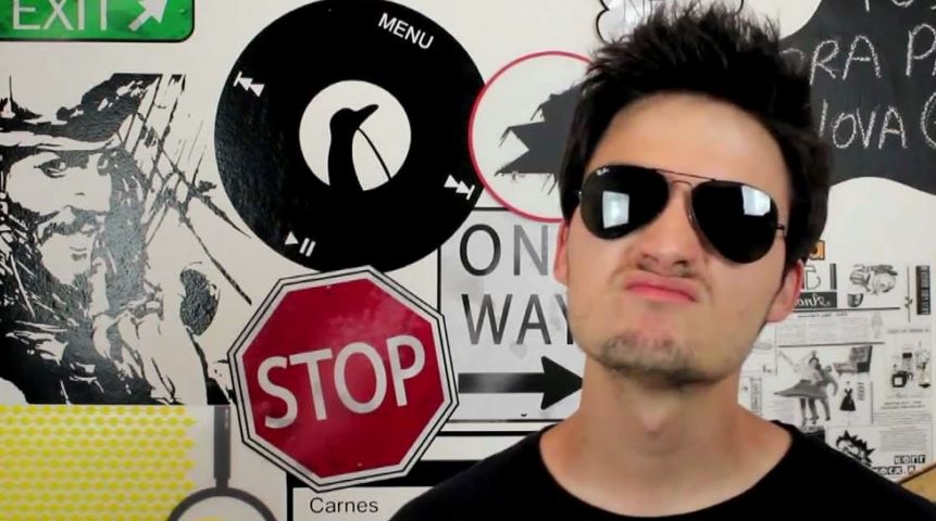 Felipe neto em vídeo do "Não faz sentido" Felipe neto em vídeo do "Não faz sentido"