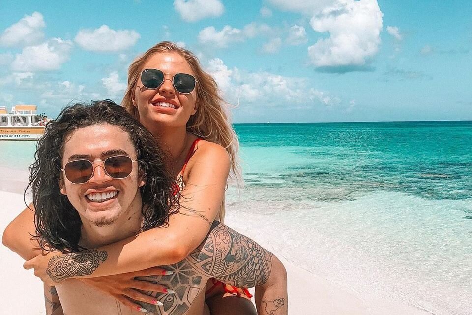Luísa Sonza e Whindersson Nunes anunciam término. Luísa Sonza e Whindersson Nunes anunciam término.