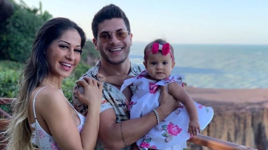 Mayra Cardi, Arthur Aguiar e a filha do casal Mayra Cardi, Arthur Aguiar e a filha do casal