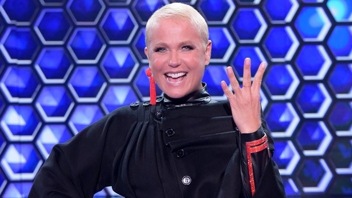 Xuxa Meneghel no comando do programa The Four Brasil.