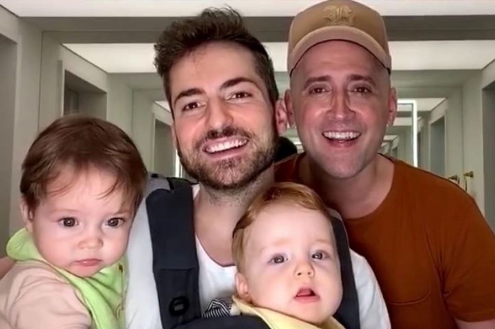 Paulo Gustavo e Thales Bretas com os filhos Gael e Romeu Paulo Gustavo e Thales Bretas com os filhos Gael e Romeu