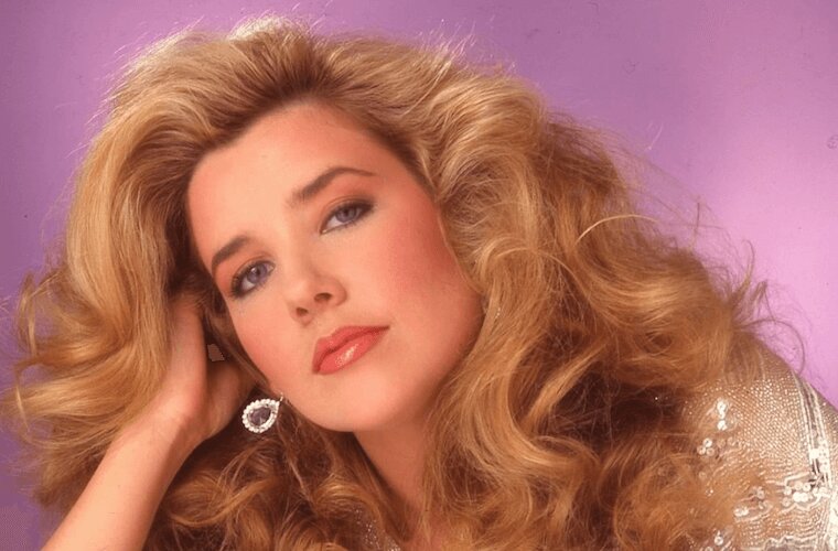 A atriz Melody Thomas Scott jovem. A atriz Melody Thomas Scott jovem.