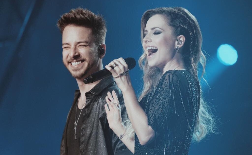Sandy e Júnior durante turnê Nossa História. Sandy e Júnior durante turnê Nossa História.