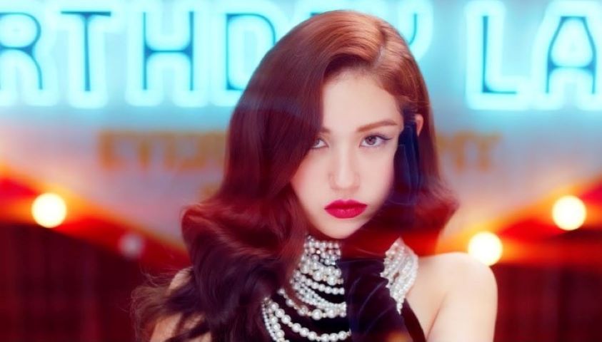 Somi é cantora de K-Pop Somi é cantora de K-Pop