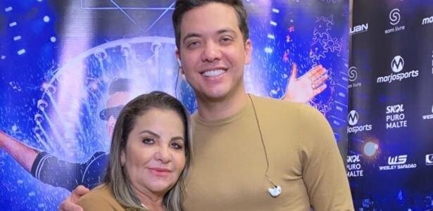 Wesley Safadão e sua mãe. Wesley Safadão e sua mãe.