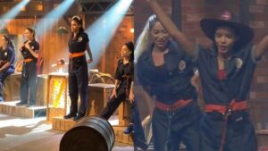 Em uma prova disputada só por peoas, Luiza, Mirella, Jakelyne e Carol, a Miss Brasil 2013, Jake é a primeira líder de A Fazenda 12 (Montagem/ Reseller Web)