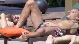 Cartolouco e Juliano Ceglia falam sobre como é trabalhar na Globo (Imagem: Record)