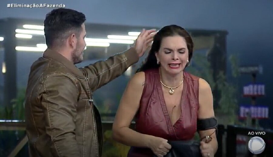 Luiza Ambiel A Fazenda 2020 sobrevive a eliminação Luiza Ambiel A Fazenda 2020 sobrevive a eliminação