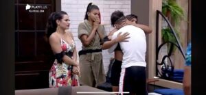 Após Roça tensa em A Fazenda 12, Biel comemora retorno de Tays ao jogo (Imagem: Reprodução: Play Plus)