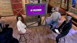 Luiza Ambiel participa da Cabine de Descompressão após deixar A Fazenda 2020 (Imagem: Reprodução. Play Plus)