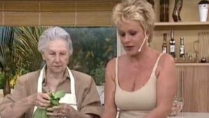 Dona Lourdes participou do Mais Você na Globo em 2005 junto com Ana Maria Braga (Imagens: Reprodução / Globo)