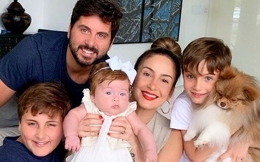 Cantora Claudia Leitte com seu marido e três filhos Cantora Claudia Leitte com seu marido e três filhos