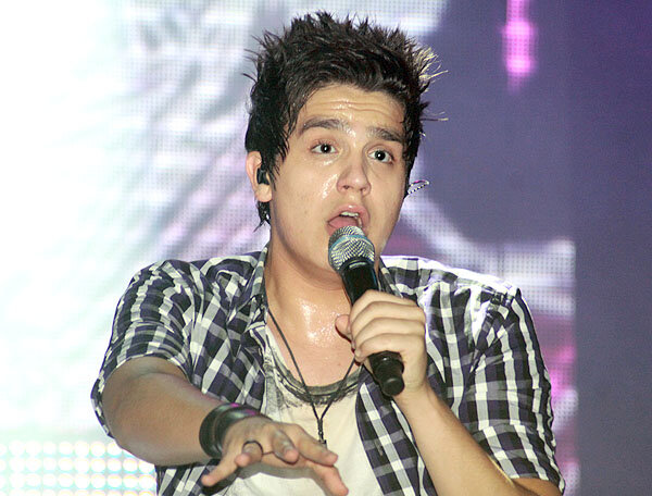 Luan Santana no início de sua carreira musical Luan Santana no início de sua carreira musical