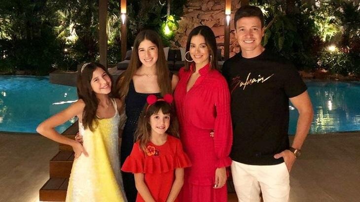 Rodrigo Faro, sua esposa Vera Viel e suas filhas Rodrigo Faro, sua esposa Vera Viel e suas filhas