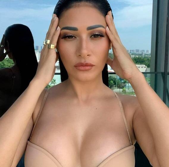 Cantora Simaria aparece de lingerie em post Cantora Simaria aparece de lingerie em post