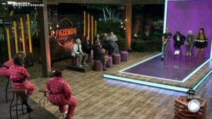 A Fazenda 12, Tays bloqueia Juliano na prova do Fazendeiro após jornalista pedir (Imagem: Reprodução/ Record TV)