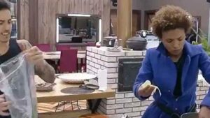A Fazenda 12, peões pedem para Lidi conversar com Mariano, mas a atriz diz que não tem o que ser discutido (Imagem: Play Plus)