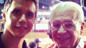 Marcio Garcia e o pai, Carlos Alberto, de 77 anos, que está internado com Covid (Imagem: Reprodução)