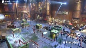 Última Prova de Fogo da temporada de A Fazenda 12, testou a paciência e a agilidade dos participantes (Imagem: Reprodução / Play Plus)
