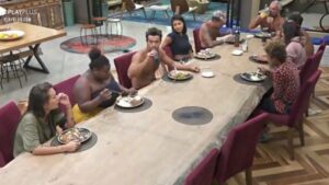 Jojo faz discurso no último almoço com os 9 finalistas de A Fazenda 12 (Imagem: Reprodução)