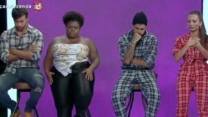 Em A Fazenda 12, Mariano, Jojo, Lipe e Stéfani estão na roça (Imagem: Reprodução/ Record TV)