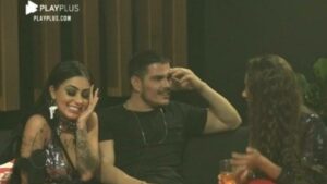 Fofoca de Luiza Ambiel em A Fazenda 12 cria climão entre Stéfani, JP Gadelha e Mirella (Imagem: Reprodução/ Play Plus)