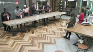 Participantes fazem desafio com copos valendo R$20 Mil em A Fazenda 2020 (Imagem: Reprodução/ Record TV)